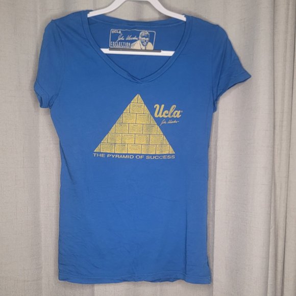 UCLA The Pyramid of Success Womens vneck tee- Medium - Picture 3 of 3